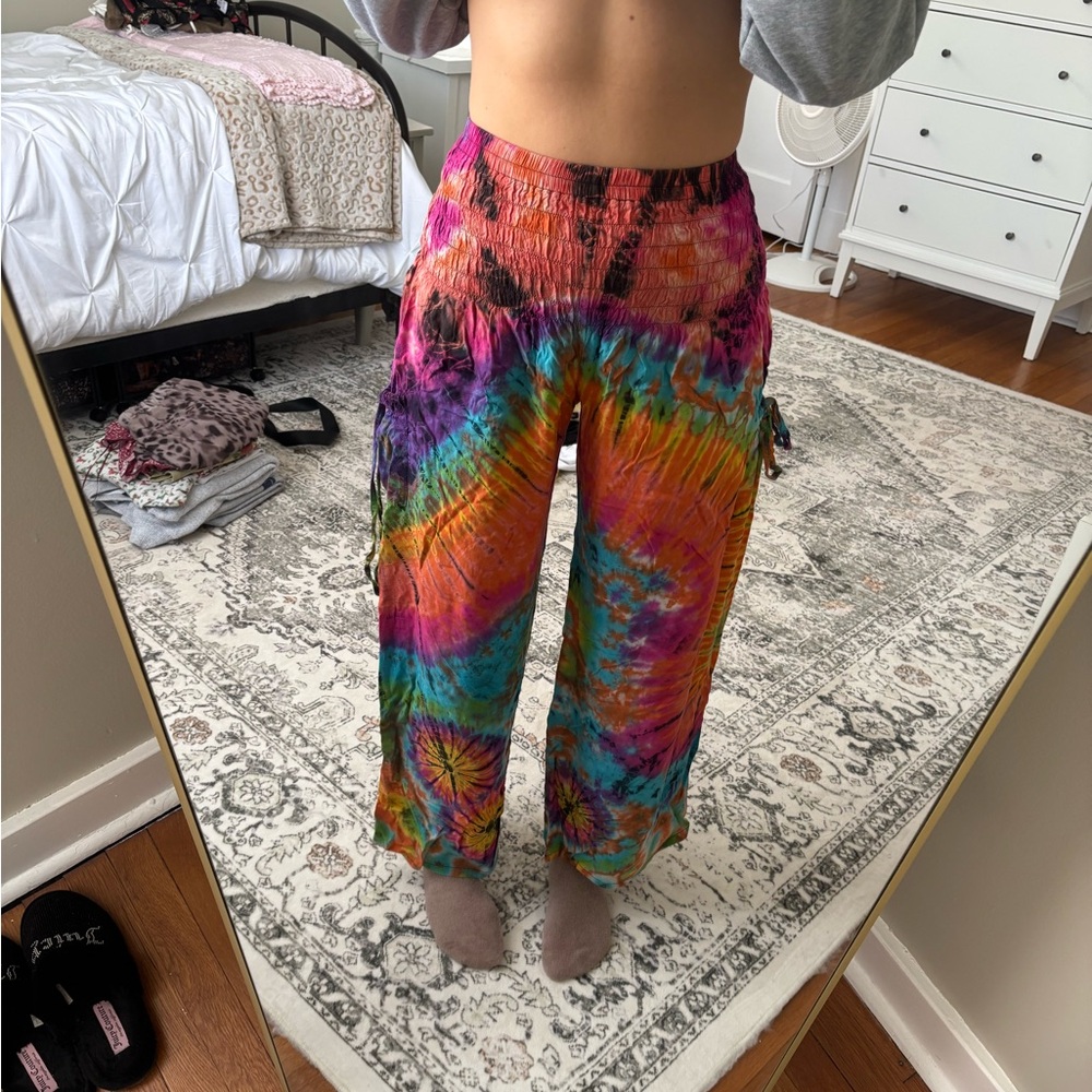 Tie dye flowy pants with side pockets and elastic waist